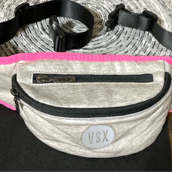 Victoria Secrets NWOT Vintage Womens Fanny Waist Pack - Picture 2 of 6